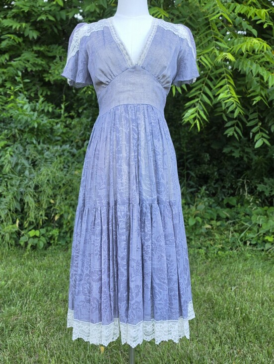 Gunne Sax Dresses & Skirts - GUNNE SAX lace Trim Floral Midi Dress